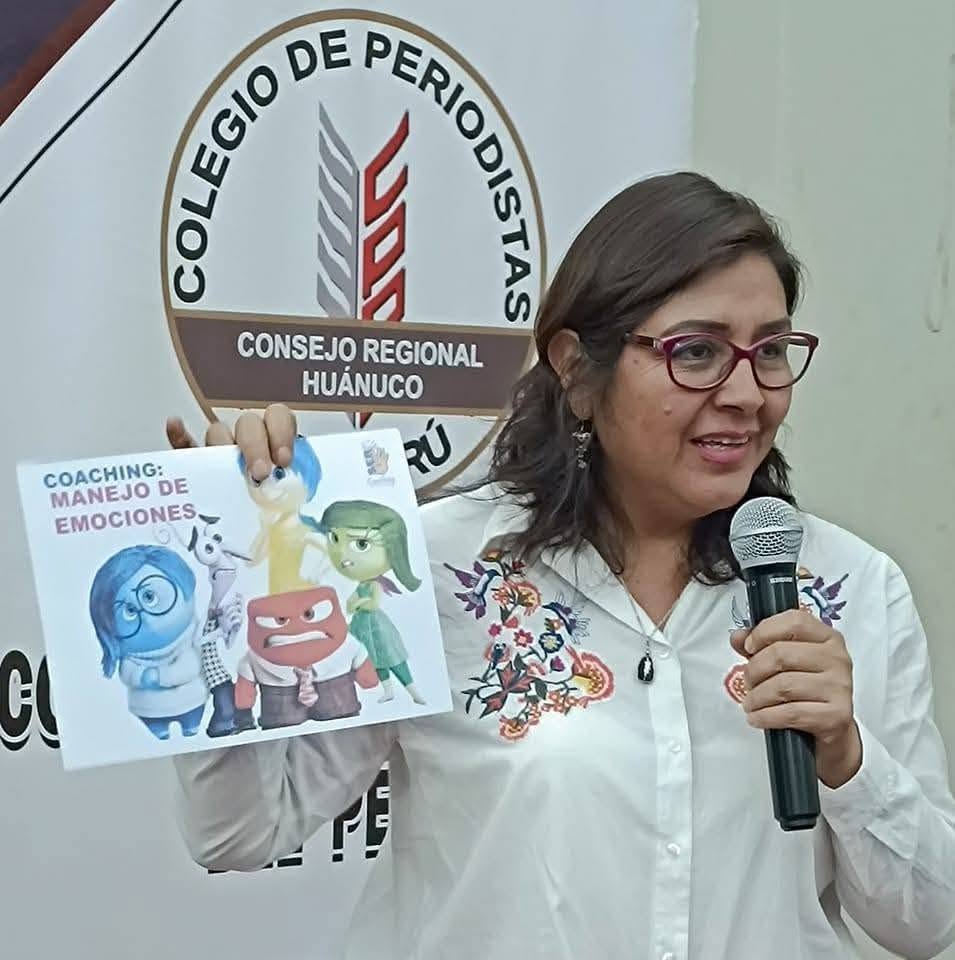 Yulia Luna, periodista y conductora de Polémica